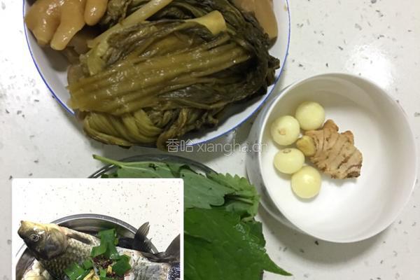 霍香鲫鱼的做法图解1