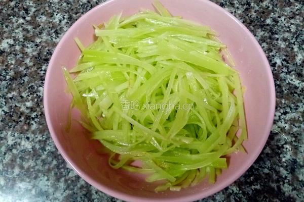 凉拌莴笋杆的做法图解7
