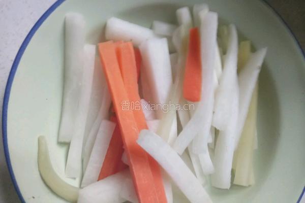 香辣鱿鱼虾锅底的做法图解1