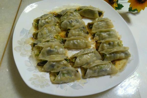 西葫芦黑木耳鸡蛋锅贴的做法图解16