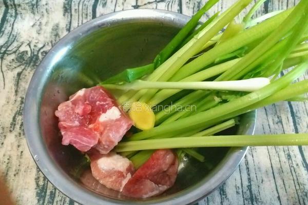 芹菜猪肉馅的做法图解1