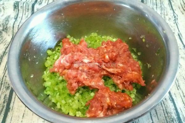 芹菜猪肉馅的做法图解4