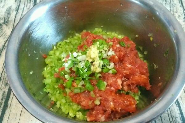 芹菜猪肉馅的做法图解5