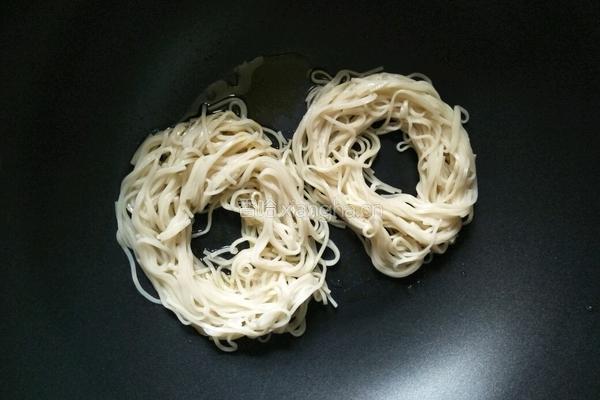 面条火腿煎蛋的做法图解5