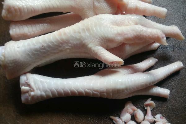 酱汁鸡脚的做法图解1