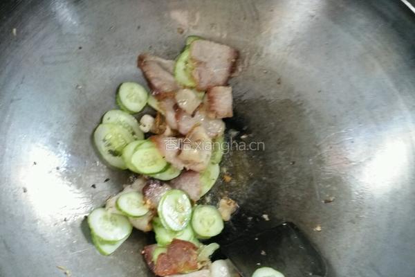 黄瓜炒腊肉的做法图解4
