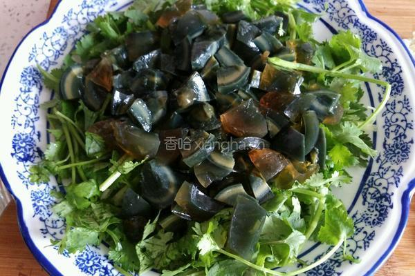 香菜拌皮蛋的做法图解4