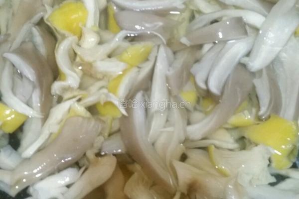 蘑菇炒肉片的做法图解3
