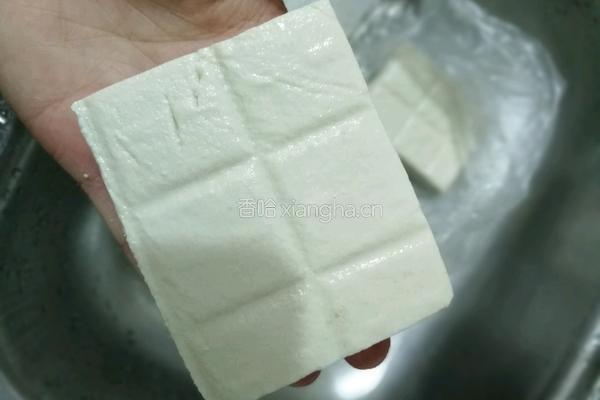 香煎水豆腐的做法图解1