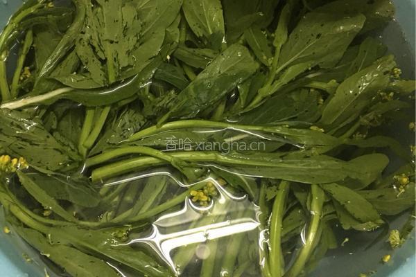 肉末拌菜心的做法图解1