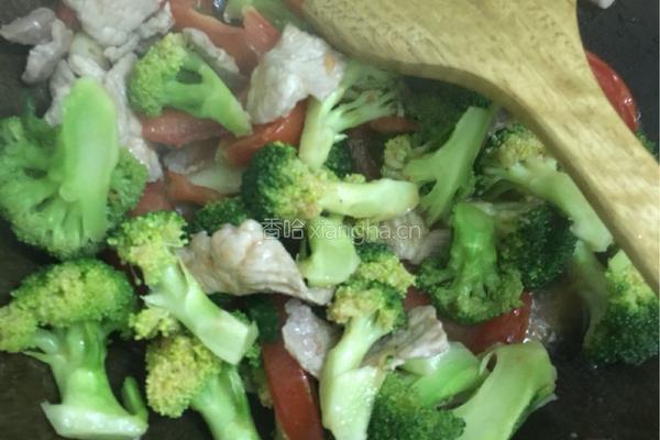 西兰花番茄炒肉的做法图解13