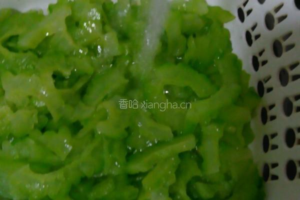 苦瓜煎鸡蛋的做法图解3