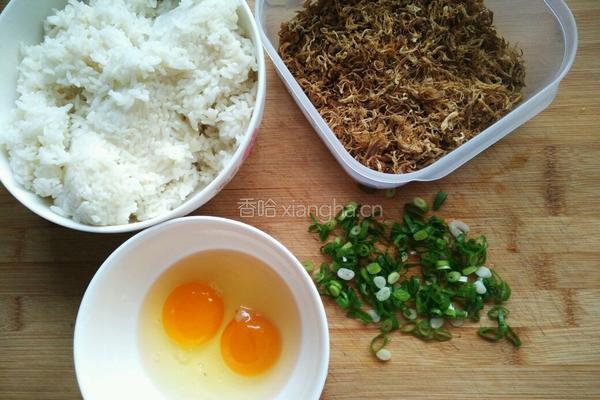 肉松蛋炒饭的做法图解1