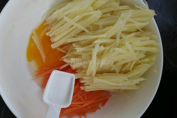 土豆丝鸡蛋饼的做法图解2