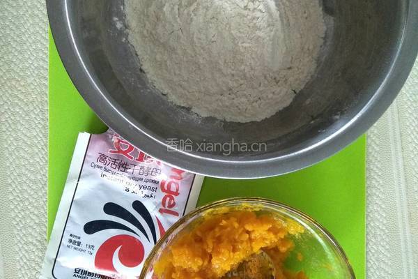 南瓜豆沙包的做法图解2
