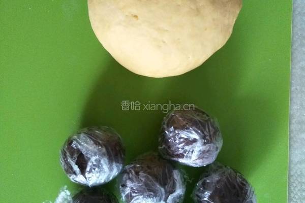 南瓜豆沙包的做法图解3