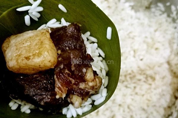 蛋黄肉粽的做法图解5