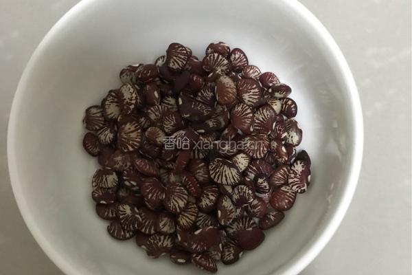 养颜斑马豆汤的做法图解1