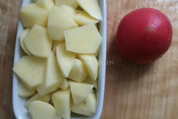 土豆烧牛腩的做法图解3