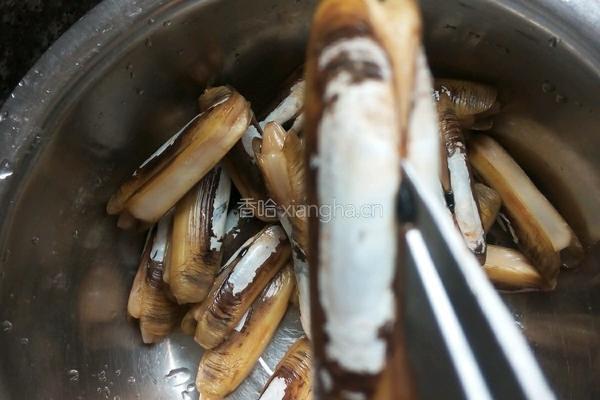 盐巴海蛏的做法图解2