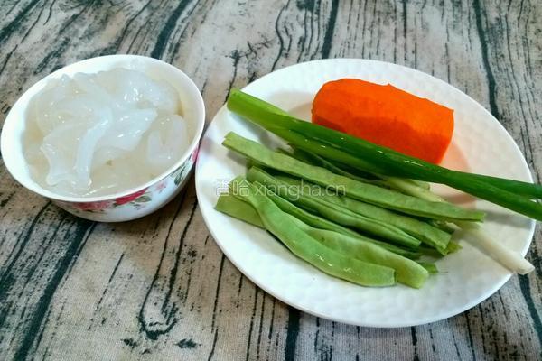 豆角炒拉皮的做法图解1