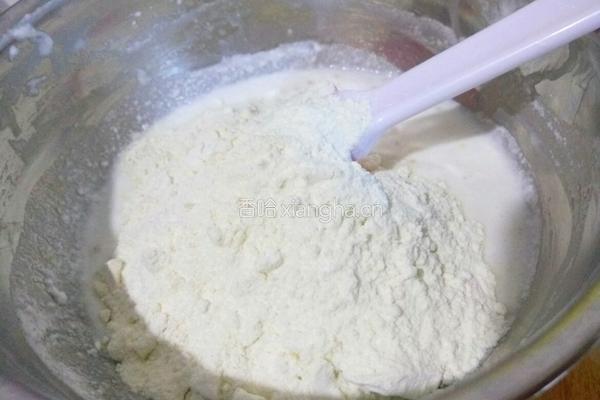淡奶油奶香蜂蜜吐司（中种法）的做法图解3