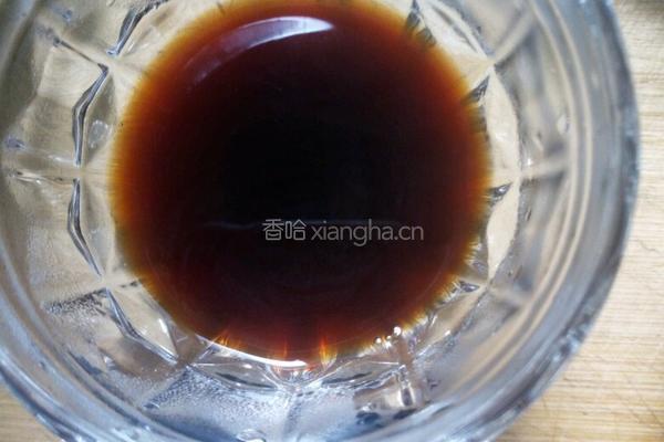 牛奶冰镇咖啡的做法图解2