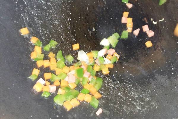 黄金炒饭的做法图解3