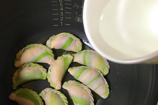 电饭煲煎饺的做法图解3