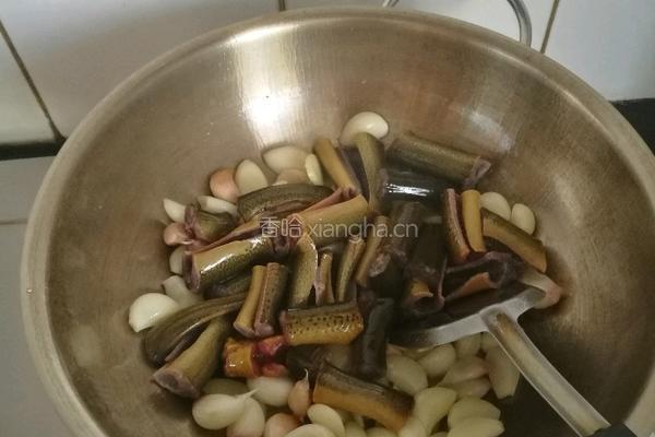 大蒜头烧段鳝的做法图解6