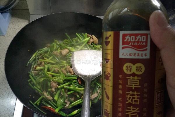 蒜台炒肉丝的做法图解7