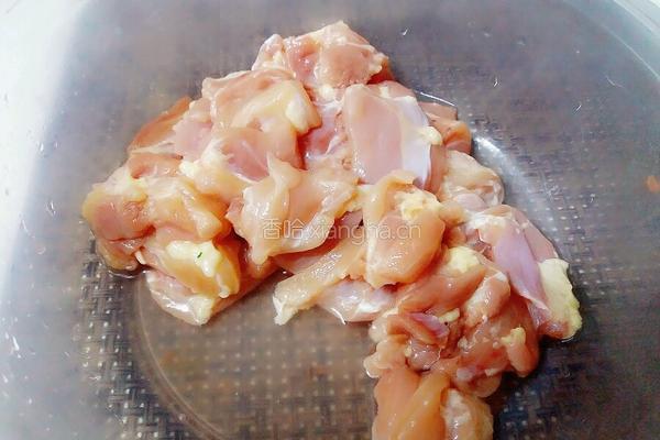 豆豉炒鸡腿肉的做法图解1
