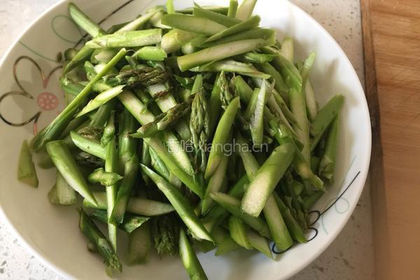 清炒芦笋的做法图解2