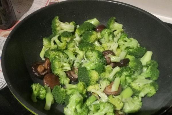香菇蟹肉西兰花的做法图解7