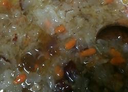 桃胶银耳枸杞红枣养生汤
