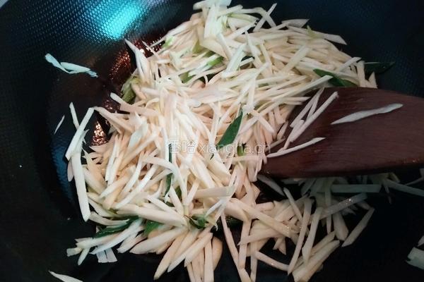 茭白丝炒牛肉的做法图解3