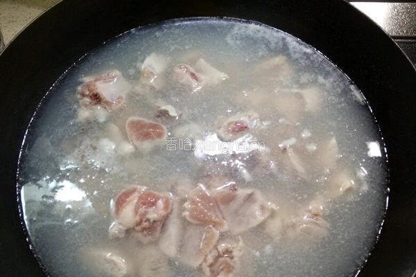 土豆烧排骨的做法图解2