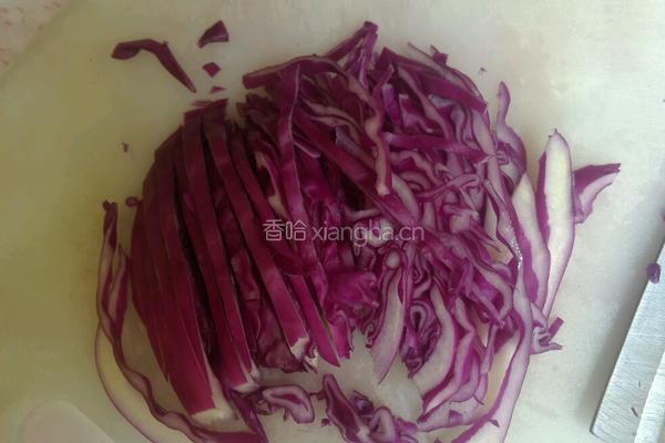 爆炒紫甘蓝的做法图解1
