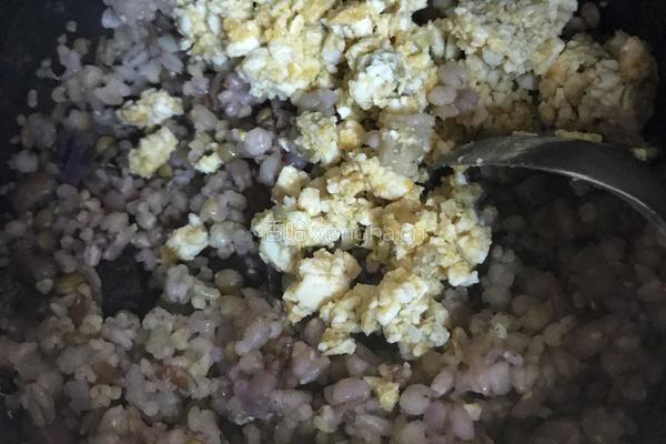 杂粮香松拌饭的做法图解4