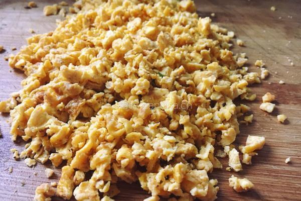 韭菜鸡蛋香菇豆干素饺的做法图解2