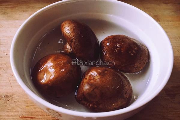 韭菜鸡蛋香菇豆干素饺的做法图解5