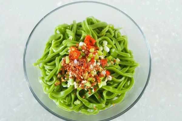 炝拌菠菜汁面的做法图解22