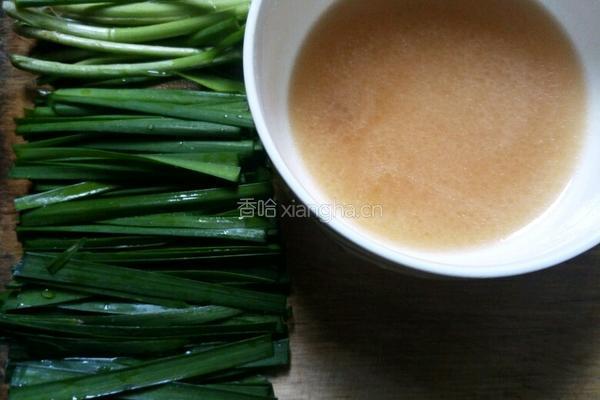 煎韭菜的做法图解1