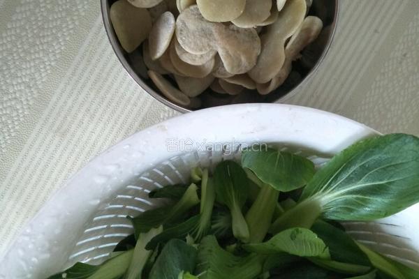豆饼炒青菜的做法图解2