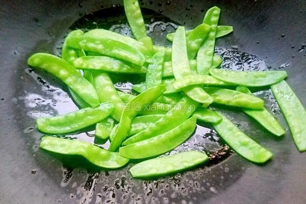 荷兰豆炒腊肠的做法图解5