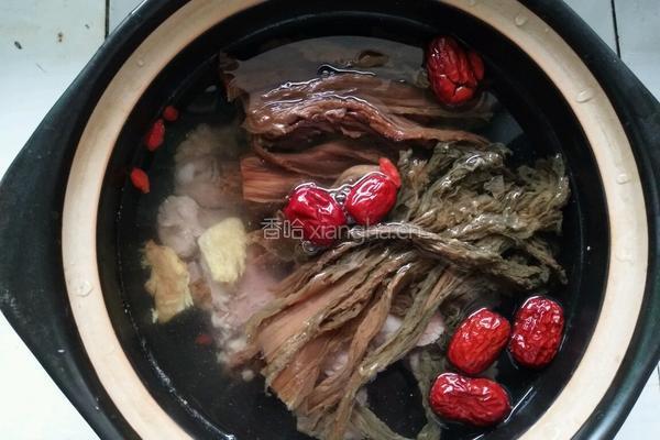 菜干排骨汤的做法图解2