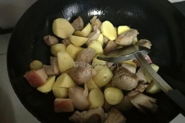 土豆红烧肉闷饭的做法图解5
