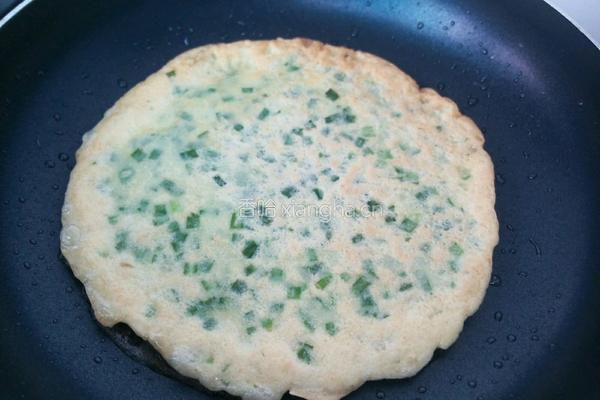 韭菜鸡蛋饼的做法图解7