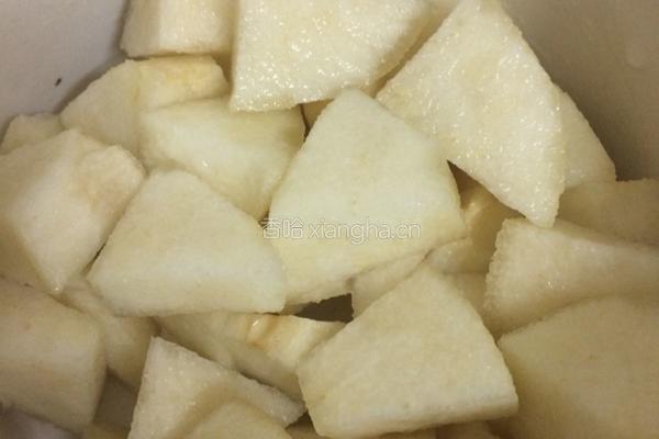 雪梨肉丸汤的做法图解1