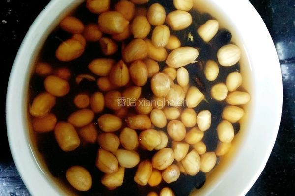 黑豆花生莲藕猪骨汤的做法图解1